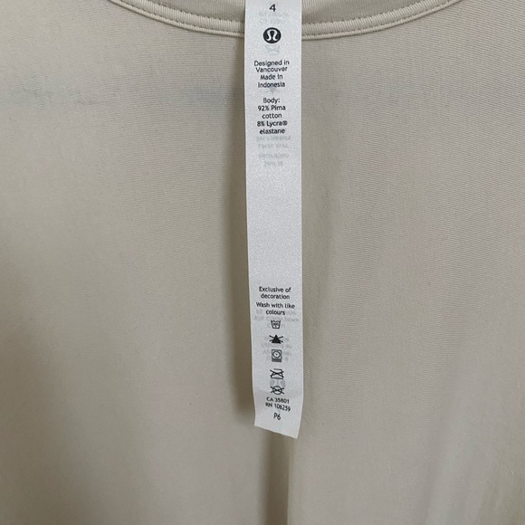 Lululemon size 4 Crescent tee - Picture 4 of 5